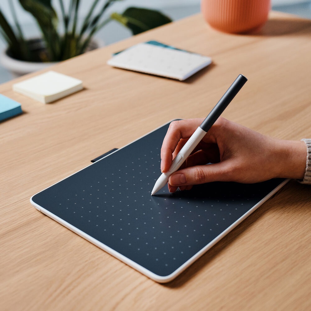 Wacom One Medium CTC6110WL Bluetooth Creative Pen Tablet - White - Image 6