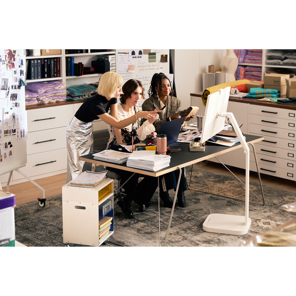 LG 32" U889S 4K UHD IPS Touchscreen Smart Monitor Swing with Rolling Stand USB-C 65W webOS Speaker HDR Glare Surface - Image 6